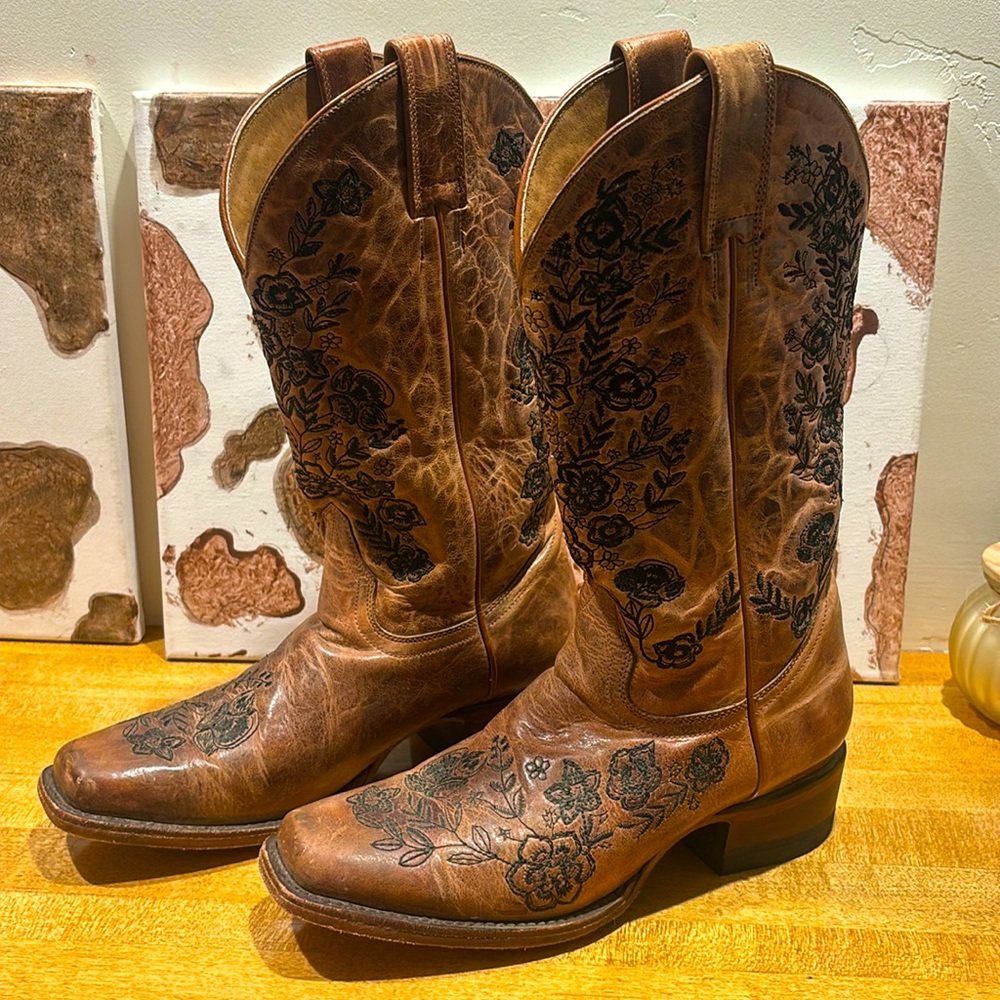 Shyanne woman’s sz7 genuine leather brown cowboy boots